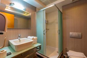 Koupelna v ubytování Karya Family Resort Hotel All Inclusive + 37 fotografií
