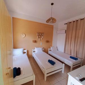 a room with two beds in a room at Stafylos Rooms in Stafylos