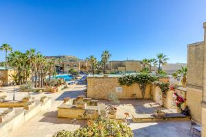 an aerial view of a resort with a pool at Villagg tal-Fanal in Għasri