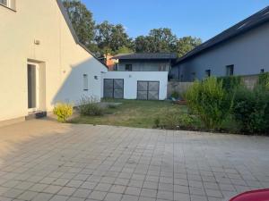 Budova, v ktorej sa vila nachádza