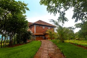 SandalMist Resort and Spa外面的花园