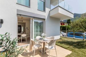 Bazén v ubytování Regalia Suites - Free Parking nebo v jeho okolí