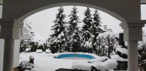 Rooms Adax with huge Garden, Swimming Pool and BBQ om vinteren