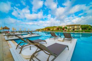 Bazén v ubytování Karya Family Resort Hotel All Inclusive nebo v jeho okolí