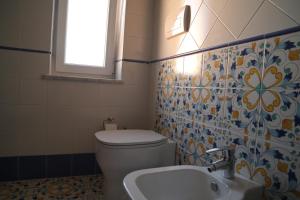 Koupelna v ubytování B&B La Marinella
