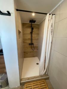 Vannituba majutusasutuses Gîte Ernec +9 fotot