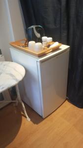 Φωτογραφία από το άλμπουμ του LITTLE PEACEFUL RETREAT Room with bath, Heating, Terrace, Free Wifi Fridge Easy parking σε Nueva Andalucia +31 φωτογραφίες