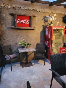 Fotografie z fotogalerie ubytování Appartment für 2 Personen mit eigenem Bad und Küche v destinaci Gračac + 15 fotografií