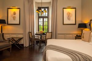 Ένα ή περισσότερα κρεβάτια σε δωμάτιο στο The Grand Hotel - Heritage Grand
