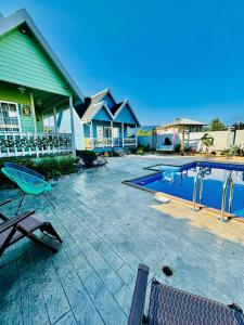 Bazén v ubytování Luxurious Cottages in Batumi with a Pool nebo v jeho okolí