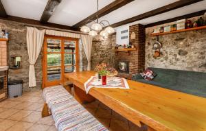 Posezení v ubytování Stunning Home In Lukovdol With Sauna