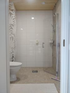 Ένα μπάνιο στο 1 bedroom apartment with city views