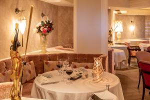 a dining room with a table with wine glasses at Hotel Quinta do Lago in Quinta do Lago