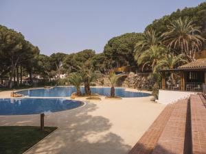 Bazén v ubytovaní wecamp Cala Montgó alebo v jeho blízkosti