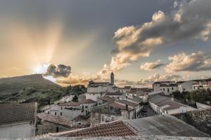 a view of a town with a rainbow in the sky at Sa domo 'e su furru in Codrongianos