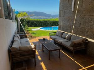 Bazén v ubytovaní Apartamentos Redondela - A Casa da Praia alebo v jeho blízkosti