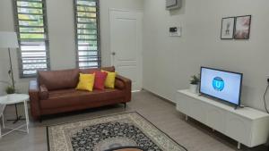 Zulanie's The Pool Cottage near D'Aur Beach, Melawi, Bachok的休息区