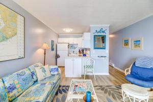 Η κουζίνα ή μικρή κουζίνα στο Oceanfront North Topsail Beach Rental with Deck +18 φωτογραφίες