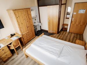 Voodi või voodid majutusasutuse Hotel-Restaurant Zum Schwalbennest toas