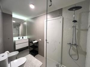 Et badeværelse på PaulMarie Apartment Atlantic View in Los Gigantes + 31 billeder