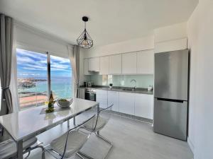 Køkken eller tekøkken på PaulMarie Apartment Atlantic View in Los Gigantes