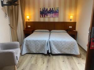 Posteľ alebo postele v izbe v ubytovaní Hostal Carmen