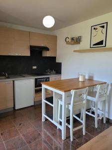 Η κουζίνα ή μικρή κουζίνα στο Cosy Home