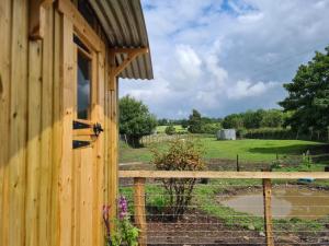 Zahrada ubytování Poachers Keep, Shepherds Hut