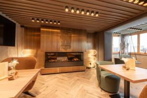 Posezení v ubytování Hotel Enzian Paznaun + 37 fotografií
