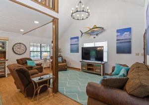 a living room with couches and a flat screen tv at Reflection Bay in Winchester