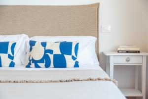 Posteľ alebo postele v izbe v ubytovaní Luminous loft apartment next to the Atlantic Ocean