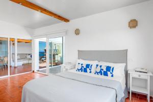 Posteľ alebo postele v izbe v ubytovaní Luminous loft apartment next to the Atlantic Ocean + 37 fotografií