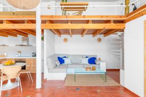 Posedenie v ubytovaní Luminous loft apartment next to the Atlantic Ocean