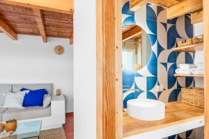 Posedenie v ubytovaní Luminous loft apartment next to the Atlantic Ocean