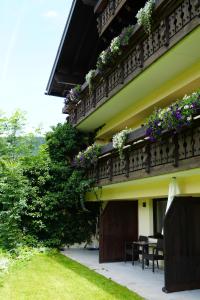a building with flowers on the side of it at Boutique Hotel Herzhof - Garni-Appartements - Adults Only in Riezlern