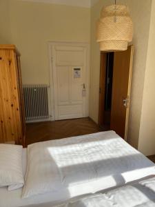 Postel nebo postele na pokoji v ubytování Hotel Villa Arnold