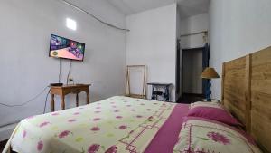 Een TV en/of entertainmentcenter bij Tagua Hospedaje
