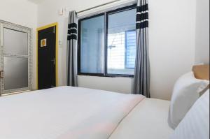 Hotel Gyan Regency客房内的一张或多张床位