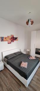 Postel nebo postele na pokoji v ubytování Lago Maggiore Lake Me Home apartment