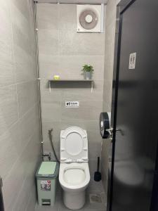 Ένα μπάνιο στο Meadows Hostel +15 φωτογραφίες