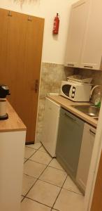 Fotografia z galérie ubytovania Apartment for max 7 pers in Mali Losinj with terrace, air conditioning, WiFi, washing machine 4913-3 v Mali Lošinj