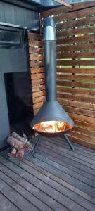 Ein für Gäste verfügbarer Grill in der Lodge