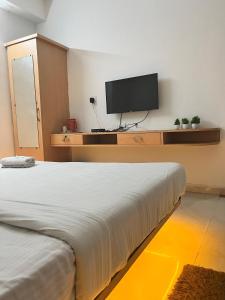 TV a/nebo společenská místnost v ubytování Hotel Gyan Regency