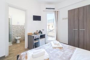 Postel nebo postele na pokoji v ubytování Cavour Rooms + 30 fotografií