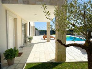 Πισίνα στο ή κοντά στο Villa Gaudeo with pool and EV station