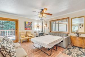 Kép Near Hiking Trails Cabin with Deck in Pioneer! szállásáról Pioneerben a galériában