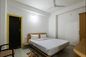 Hotel Gyan Regency客房内的一张或多张床位