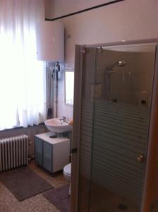 a bathroom with a shower and a toilet and a sink at Hotel Residence 18 in Brussels
