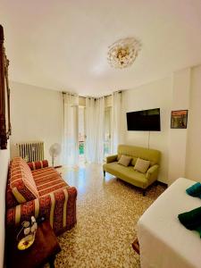 Gallery image of Spacious, minimalist, chic "Maison de Fleurs" in Malgrate