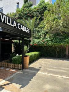 a sign for a villa calabrese in front of a building at VILLA CABARE Apartments&Rooms in Durrës